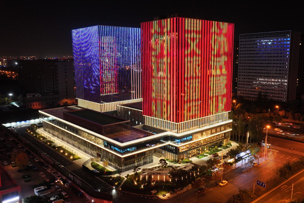 山西萬（wàn）馬商務（wù）中心（xīn）寫字樓（lóu）亮化工程